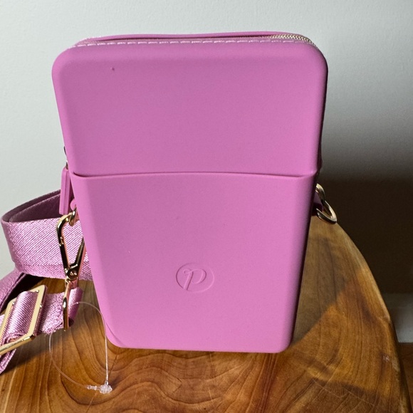 Peepers Prink Orchid Silicone Crossbody Bag Adjustable Strap - Picture 2 of 4